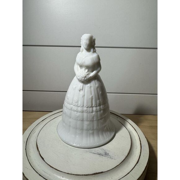 Imperial White Milk Glass Suzanne Colonial Belle Bell Bride 6 OG Sticker Vintage - Picture 1 of 10